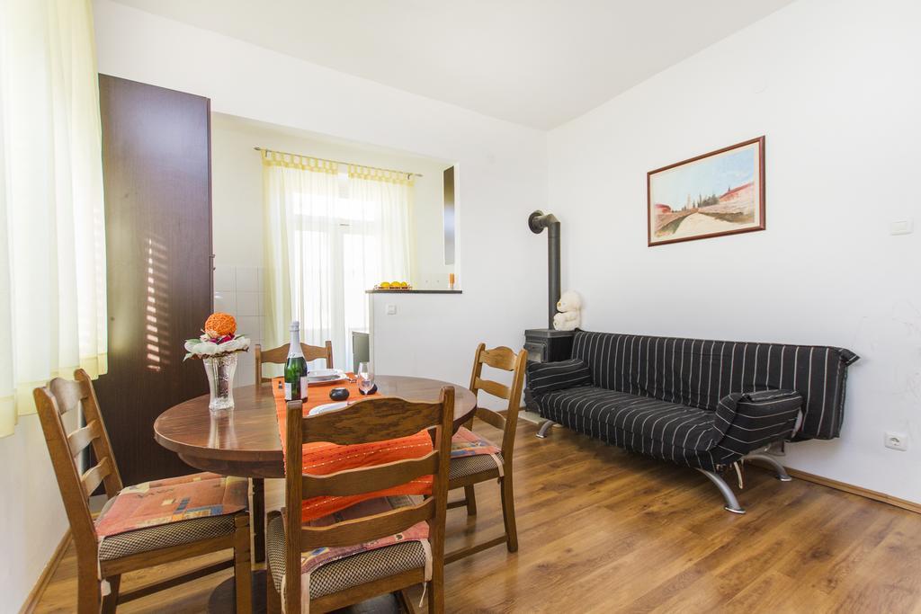 Apartment Amber Koromačno Quarto foto